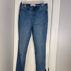 Hollister Ripped Jeans (5L)